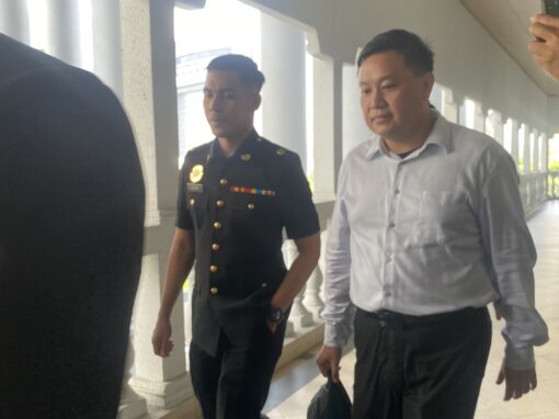 Bekas pembantu Teresa Kok mengaku tidak bersalah tipu sumbangan papan pintar, terima rasuah RM500,000