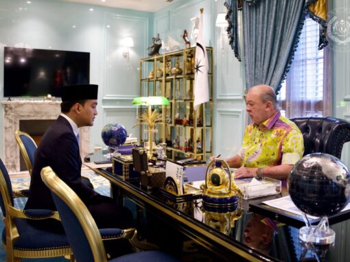Agong berkenan terima mengadap Menteri Besar, Setiausaha Kerajaan Johor