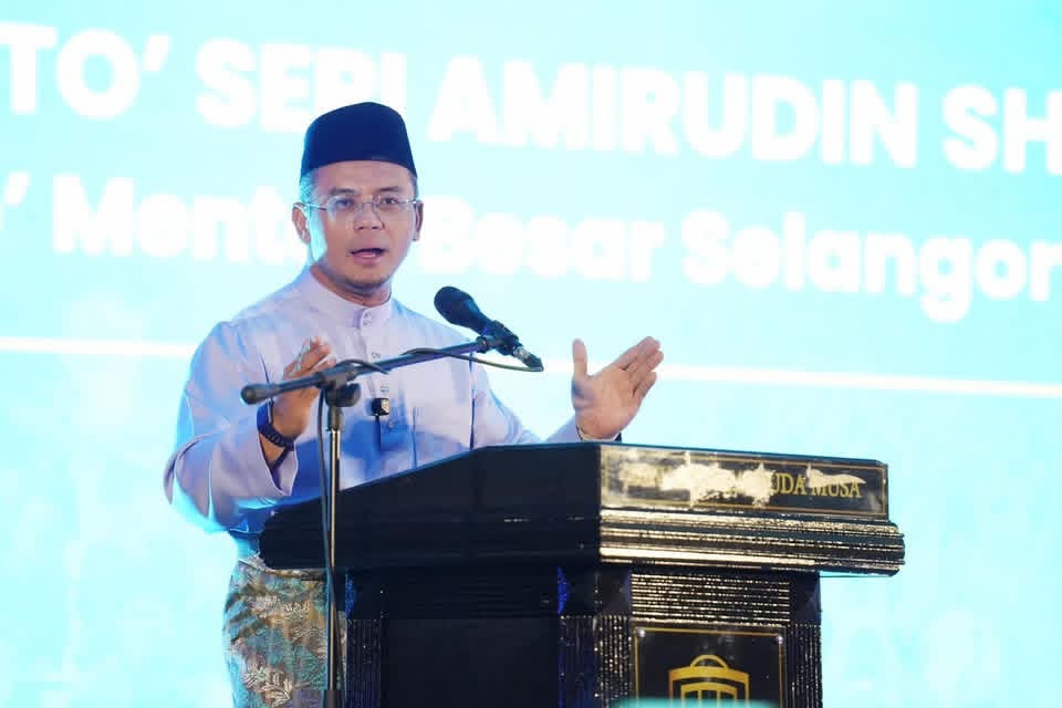 Atilia Harun menyanyi penuh emosi mempromosikan lagu Dimanakah Kau Sore Ini