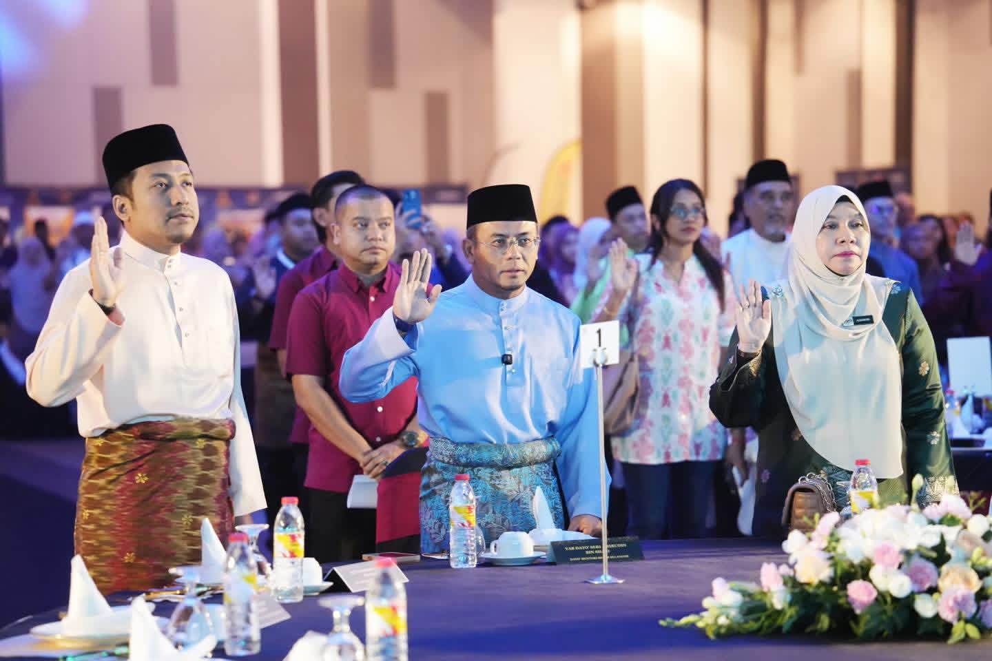 Atilia Harun menyanyi penuh emosi mempromosikan lagu Dimanakah Kau Sore Ini