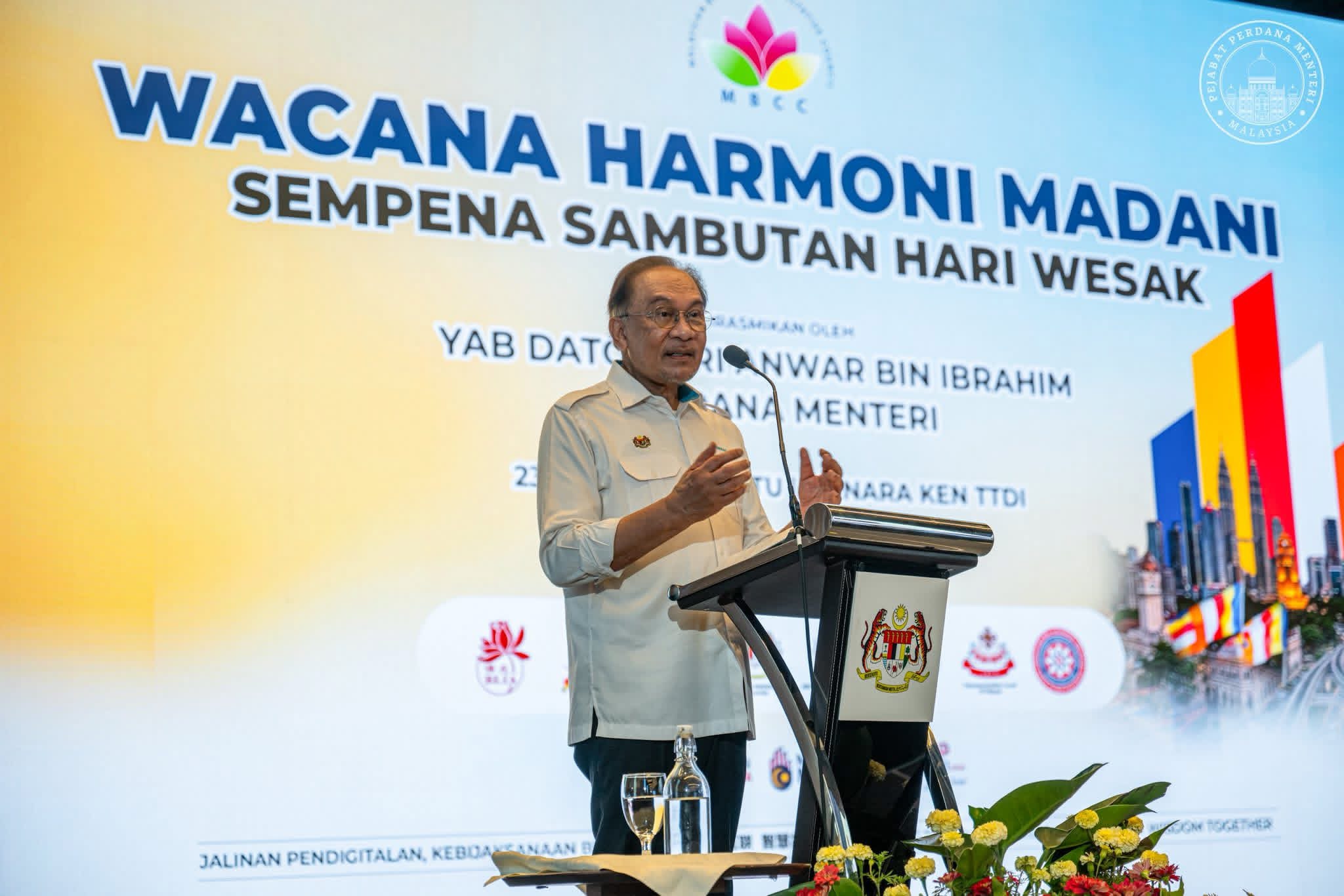 Atilia Harun menyanyi penuh emosi mempromosikan lagu Dimanakah Kau Sore Ini