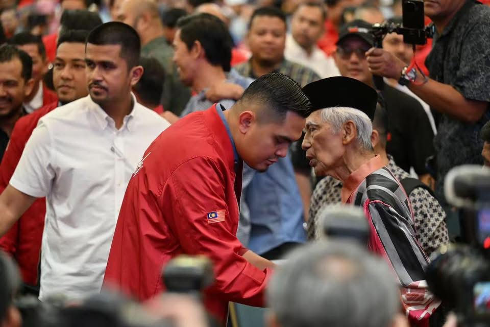 Atilia Harun menyanyi penuh emosi mempromosikan lagu Dimanakah Kau Sore Ini
