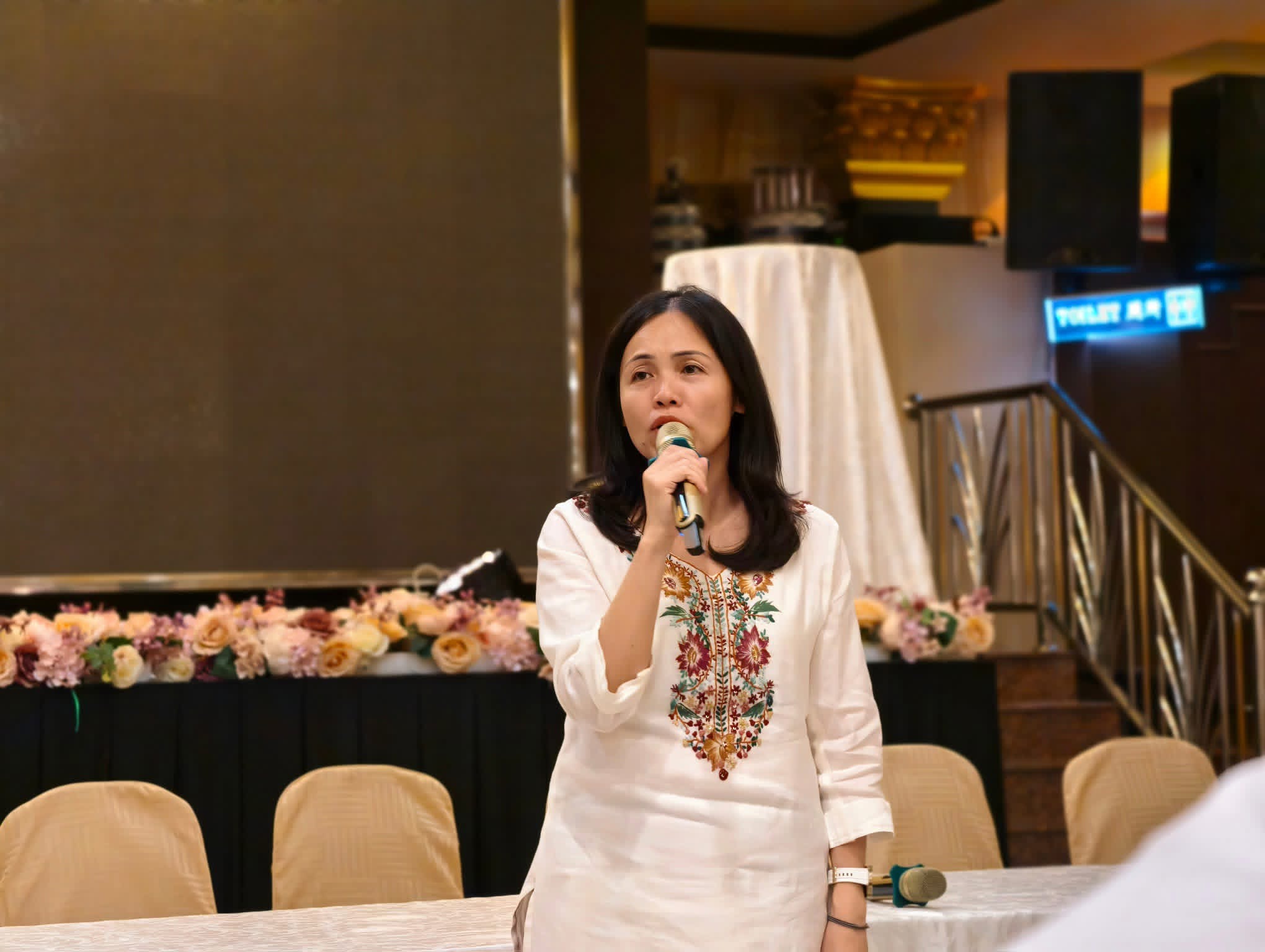 Atilia Harun menyanyi penuh emosi mempromosikan lagu Dimanakah Kau Sore Ini