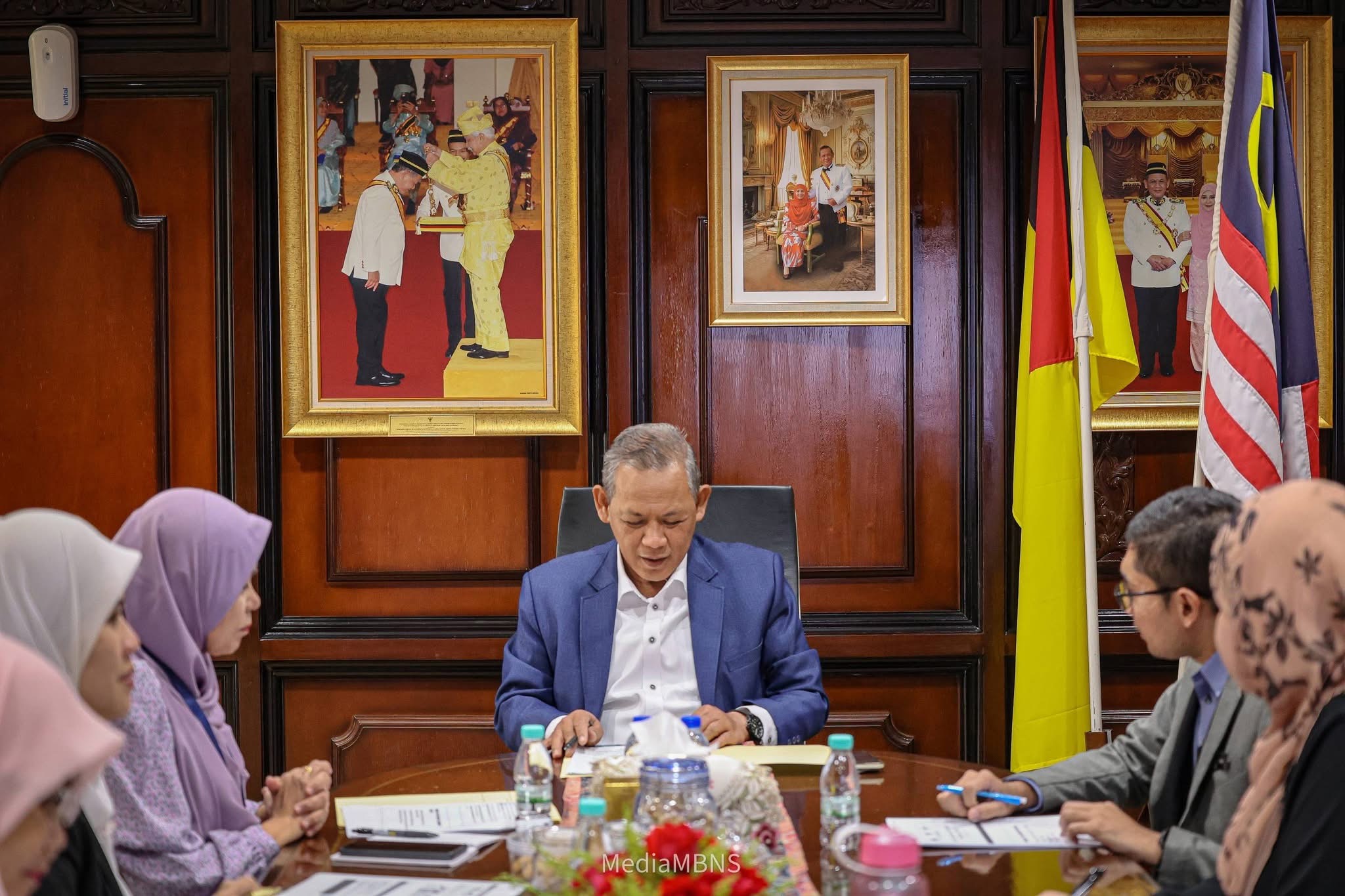 Atilia Harun menyanyi penuh emosi mempromosikan lagu Dimanakah Kau Sore Ini