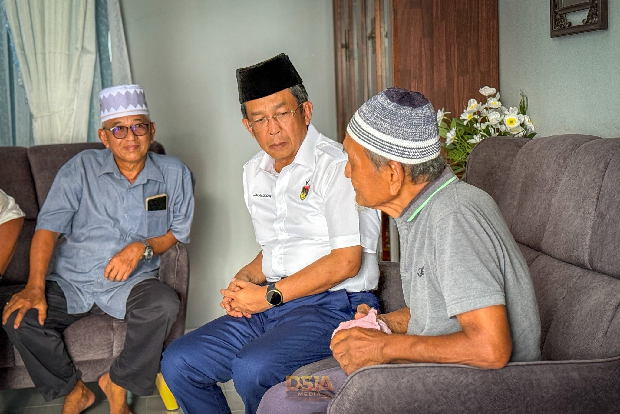 Atilia Harun menyanyi penuh emosi mempromosikan lagu Dimanakah Kau Sore Ini
