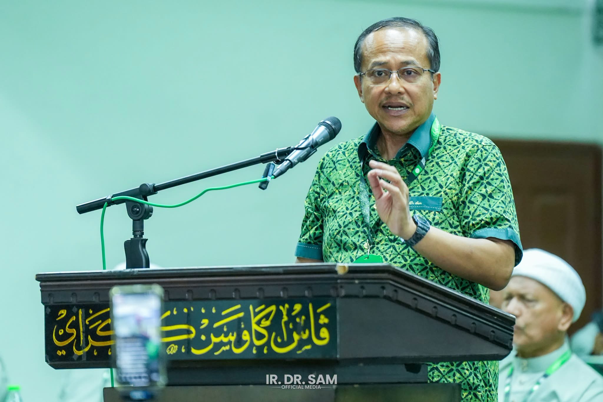 Atilia Harun menyanyi penuh emosi mempromosikan lagu Dimanakah Kau Sore Ini