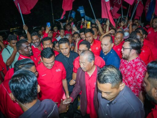 Sorakan ‘Hidup Tan Sri’, ‘PN! PN!’ bergema sambut ketibaan Muhyiddin