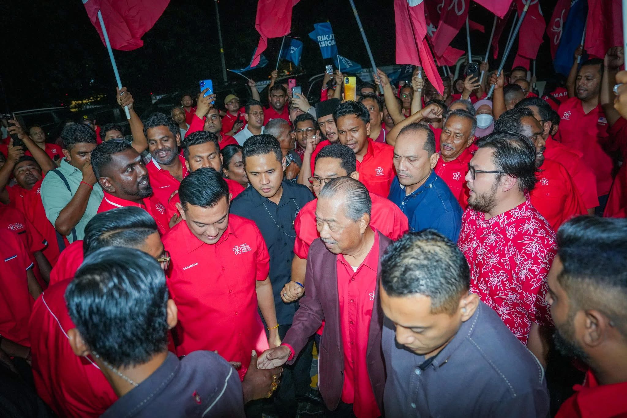 Atilia Harun menyanyi penuh emosi mempromosikan lagu Dimanakah Kau Sore Ini